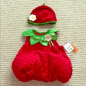Brand New Strawberry costume! 🍓Size 6-9mo NWT
